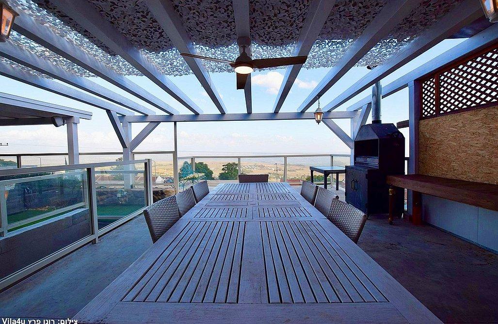 209533 מתחם החוץ המשקיף לכנרת, וילה סלו מול הכנרת, וילה  בנוף כנרת וילות - Vila