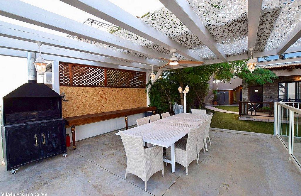 209534 מתחם החוץ המשקיף לכנרת, וילה סלו מול הכנרת, וילה  בנוף כנרת וילות - Vila