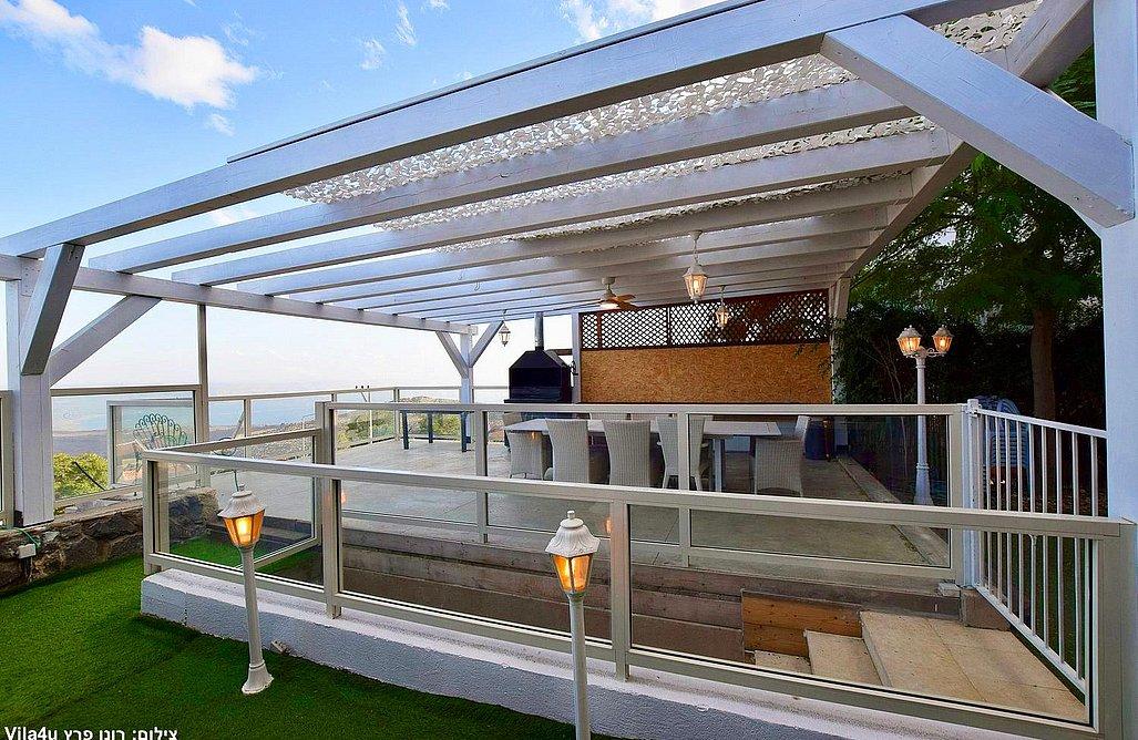 209535 מתחם החוץ המשקיף לכנרת, וילה סלו מול הכנרת, וילה  בנוף כנרת וילות - Vila