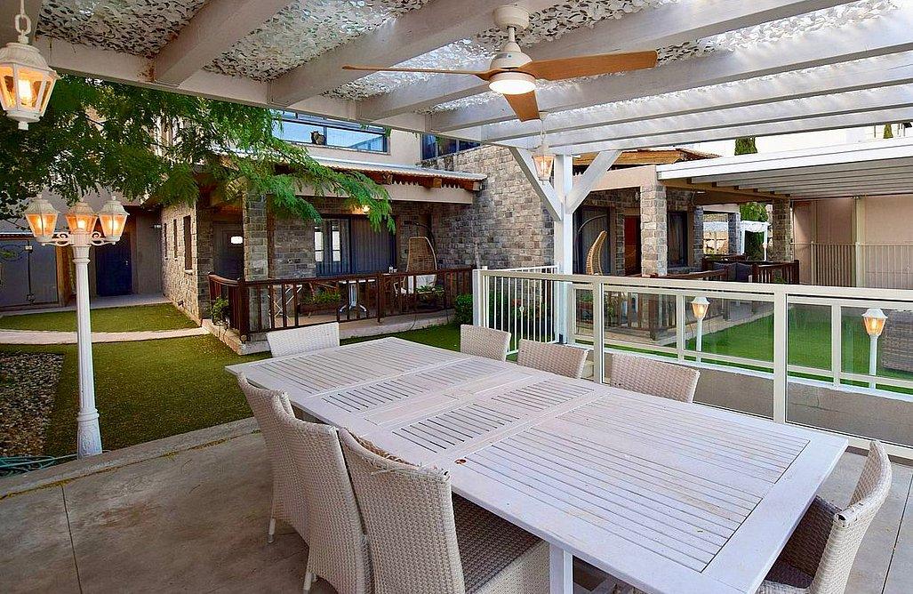 209539 מתחם החוץ המשקיף לכנרת, וילה סלו מול הכנרת, וילה  בנוף כנרת וילות - Vila