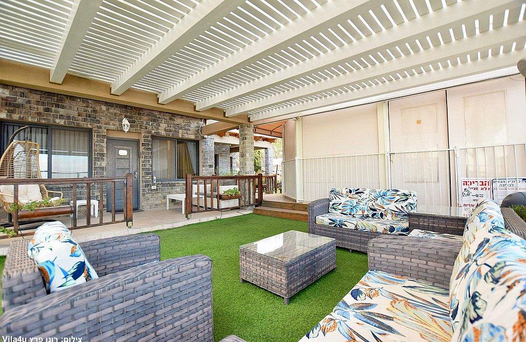 209545 מתחם החוץ המשקיף לכנרת, וילה סלו מול הכנרת, וילה  בנוף כנרת וילות - Vila