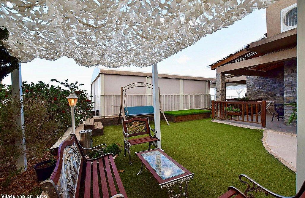 209549 מתחם החוץ המשקיף לכנרת, וילה סלו מול הכנרת, וילה  בנוף כנרת וילות - Vila