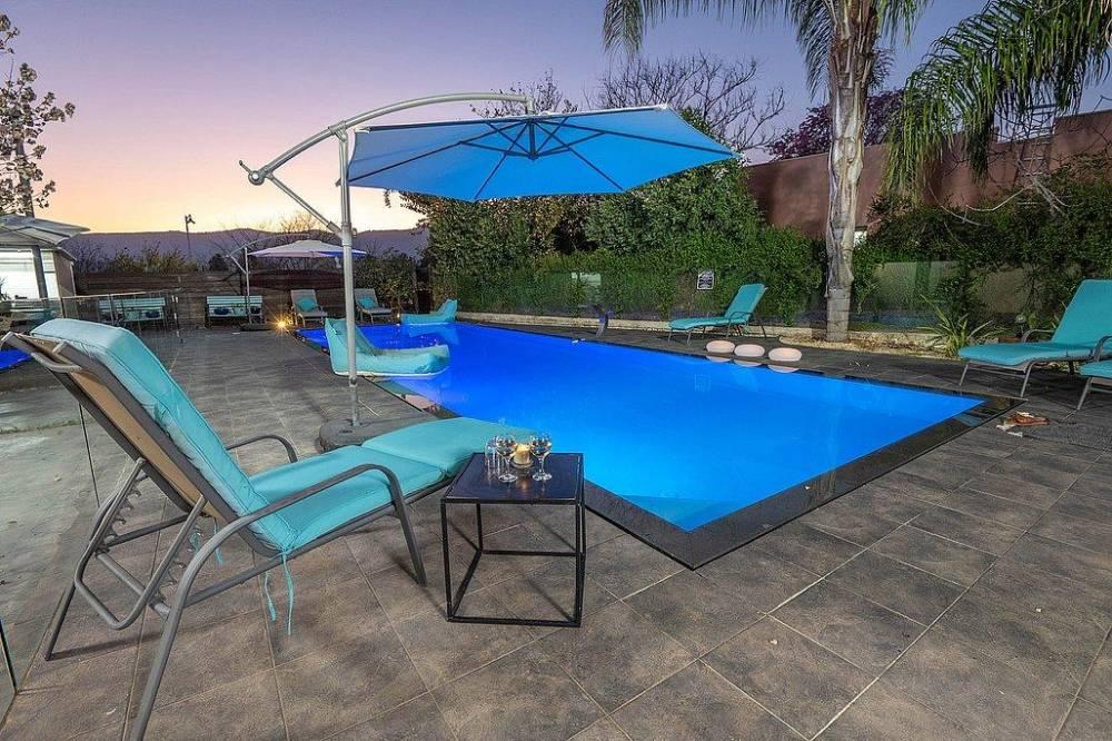 209866 המתחם בערב, וילה שירת הנחל, וילה  בשדה נחמיה וילות - Vila