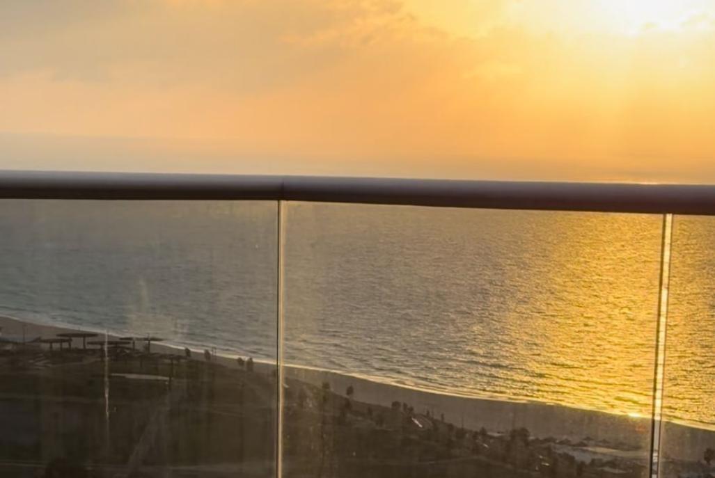 210684 מתחם הגג והבריכה, רויאל פנטהאוז, וילה  בבת ים וילות - Vila