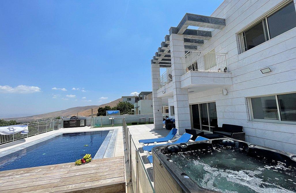 211177 מתחם חיצוני, וילה לבנה יבנאל, וילה  ביבנאל וילות - Vila