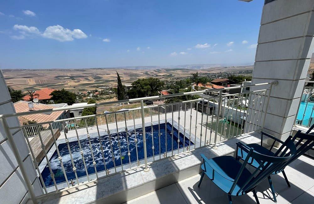 211180 מתחם חיצוני, וילה לבנה יבנאל, וילה  ביבנאל וילות - Vila