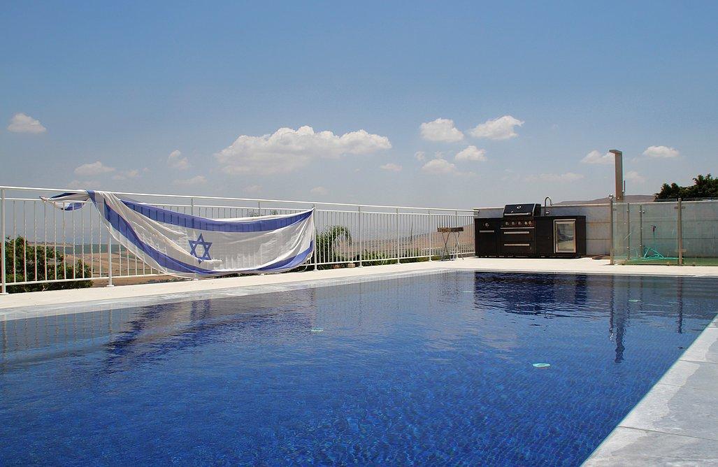 211182 מתחם חיצוני, וילה לבנה יבנאל, וילה  ביבנאל וילות - Vila