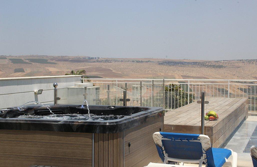 211183 מתחם חיצוני, וילה לבנה יבנאל, וילה  ביבנאל וילות - Vila