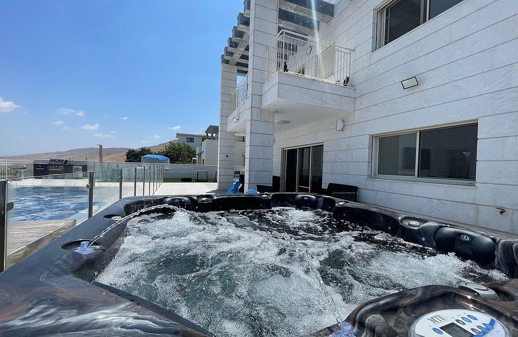 211191 מתחם חיצוני, וילה לבנה יבנאל, וילה  ביבנאל וילות - Vila