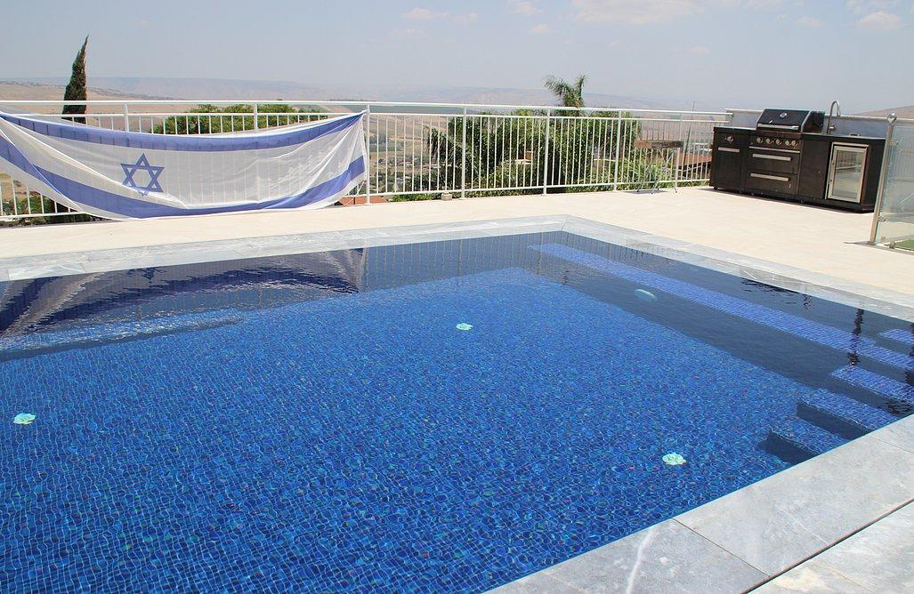 211192 מתחם חיצוני, וילה לבנה יבנאל, וילה  ביבנאל וילות - Vila