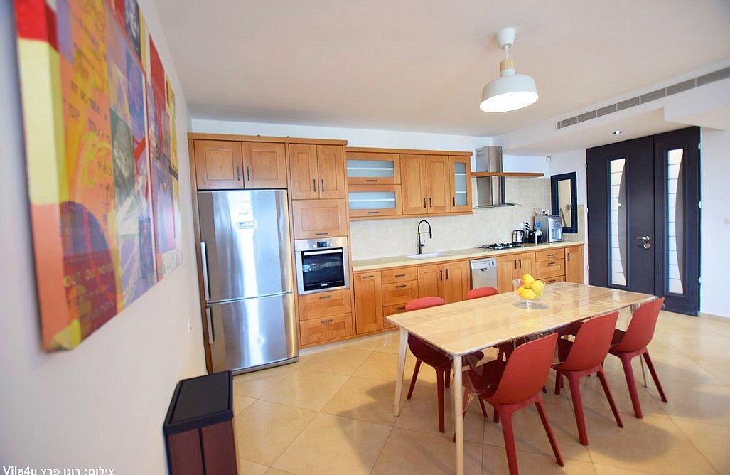 211300 גלרית פנים, מלרוז על הכנרת, וילה  במגדל וילות - Vila