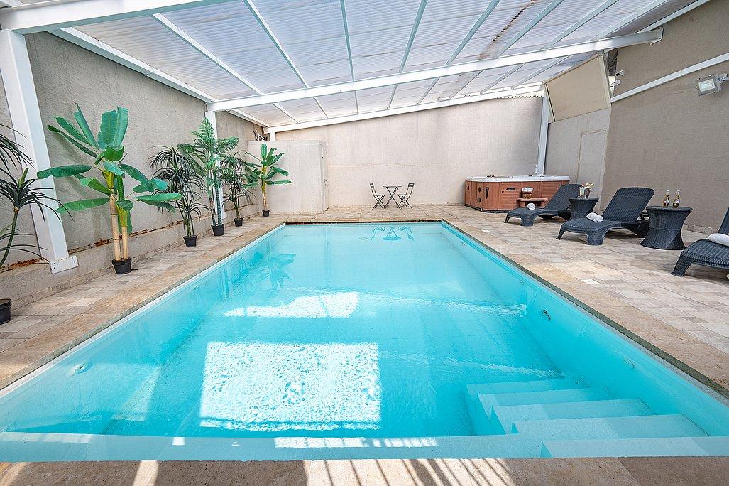 212261 מתחם מקורה בריכה וג'קוזי, אחוזת גליל, וילה  בספסופה וילות - Vila