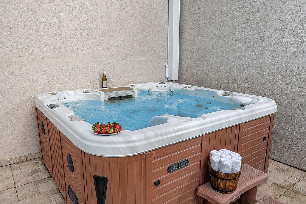 212283 מתחם מקורה בריכה וג'קוזי, אחוזת גליל, וילה  בספסופה וילות - Vila