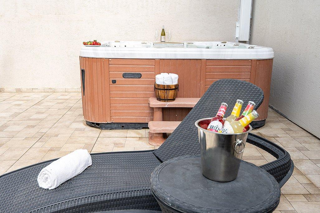 212286 מתחם מקורה בריכה וג'קוזי, אחוזת גליל, וילה  בספסופה וילות - Vila