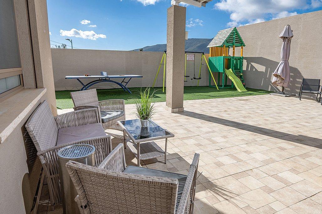 212342 מתחם החצר, אחוזת גליל, וילה  בספסופה וילות - Vila