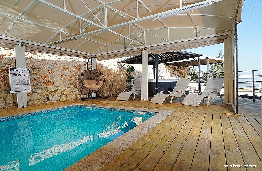 212433 גלרית חוץ, וילה קאלי, וילה  בנוף כנרת וילות - Vila