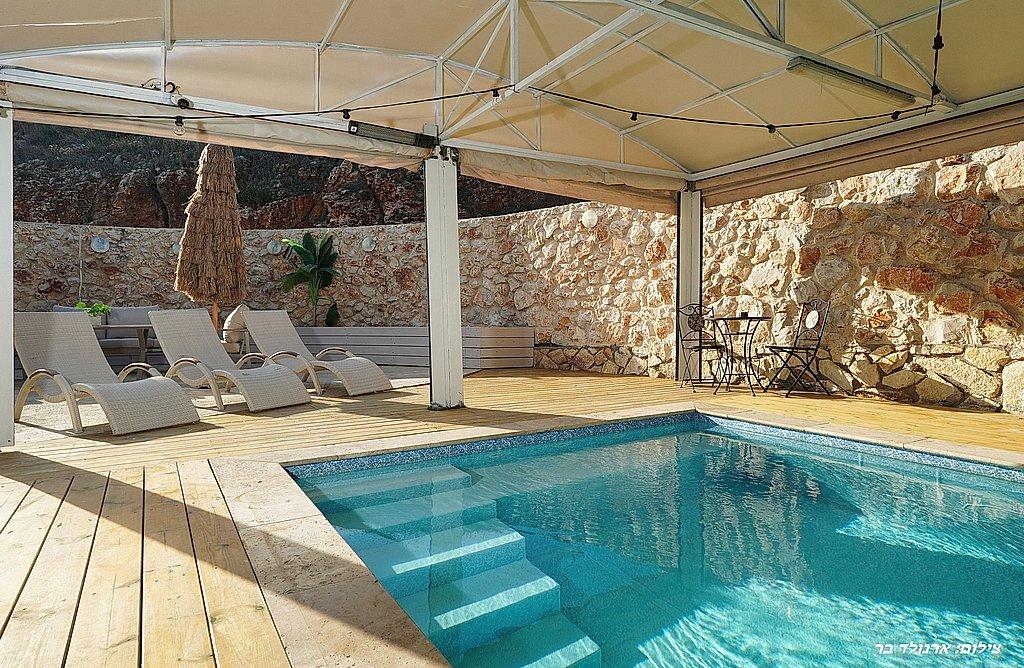 212435 גלרית חוץ, וילה קאלי, וילה  בנוף כנרת וילות - Vila