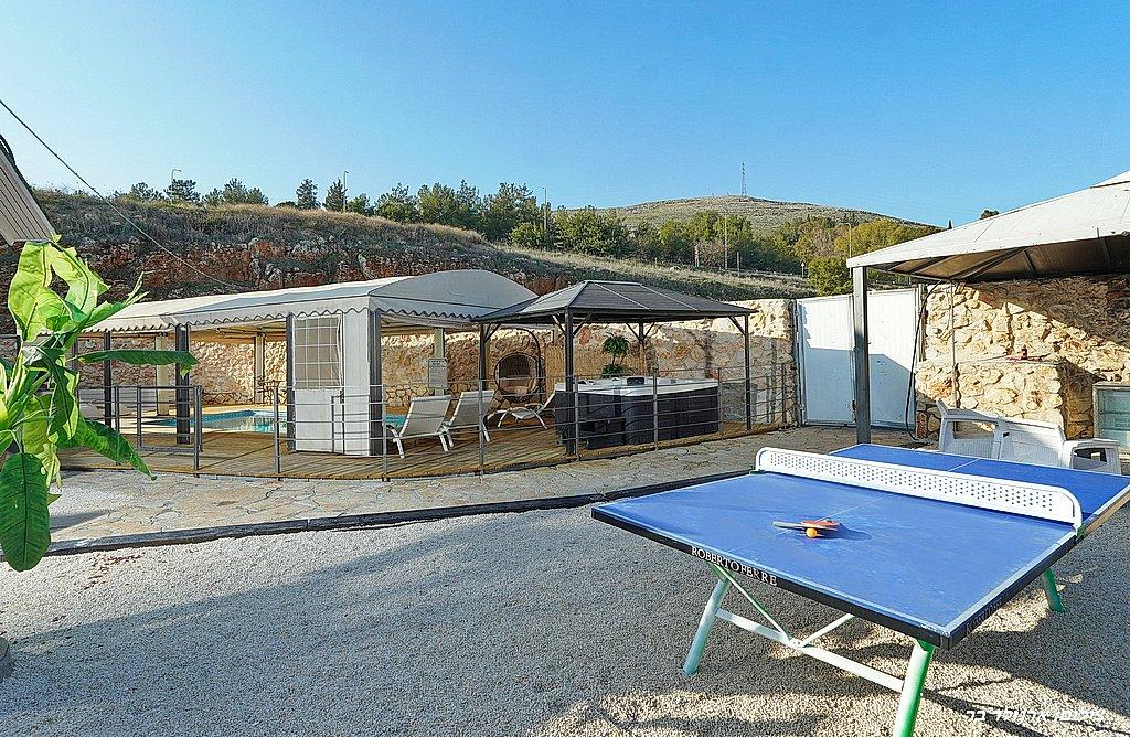 212437 גלרית חוץ, וילה קאלי, וילה  בנוף כנרת וילות - Vila