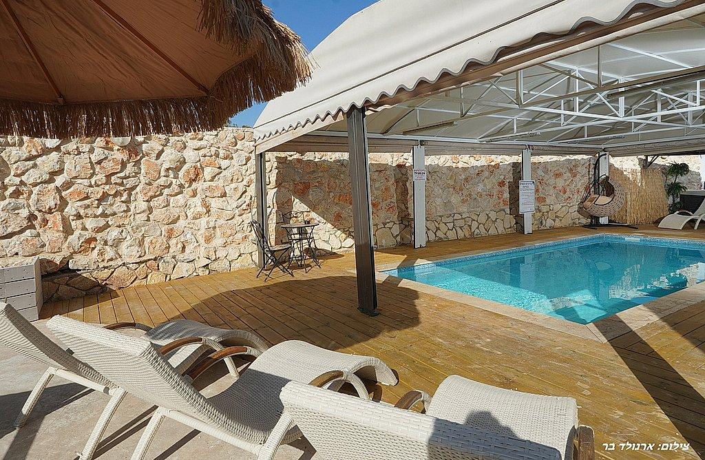 212438 גלרית חוץ, וילה קאלי, וילה  בנוף כנרת וילות - Vila