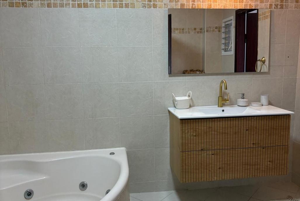 213651 גלרית פנים, וילה נוף להרים, וילה  בקרית שמונה וילות - Vila