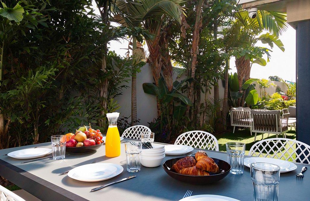 213973 גלרית חוץ, וילה על הים בראשון, וילה  בראשון לציון וילות - Vila