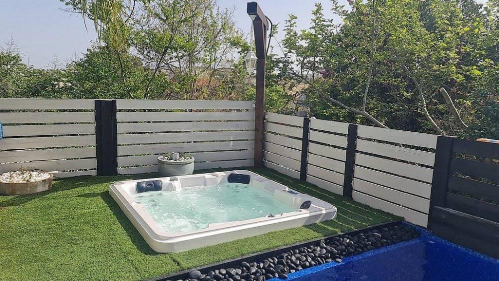 214382 גלריית חוץ, וילה פיטנגו, וילה  בכפר ורדים וילות - Vila