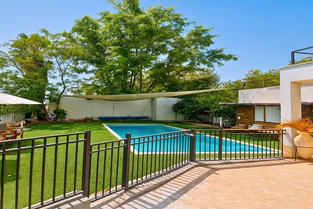 214489 המתחם החיצוני, וילה כורזים, וילה  בכורזים וילות - Vila