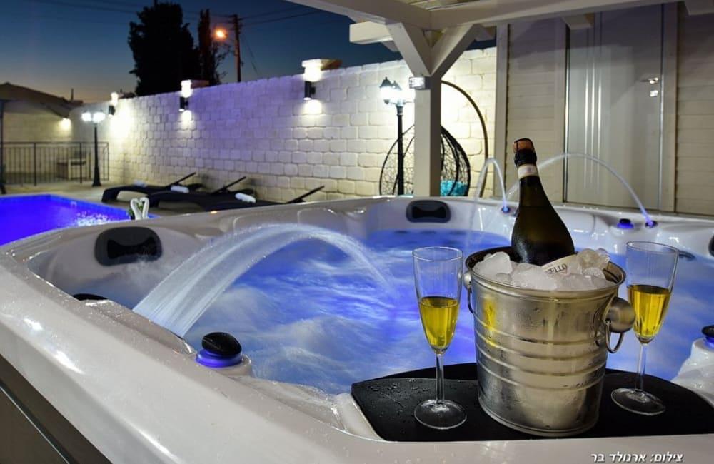 215005 חצר ובריכה, אחוזת אמור, וילה  בספסופה וילות - Vila