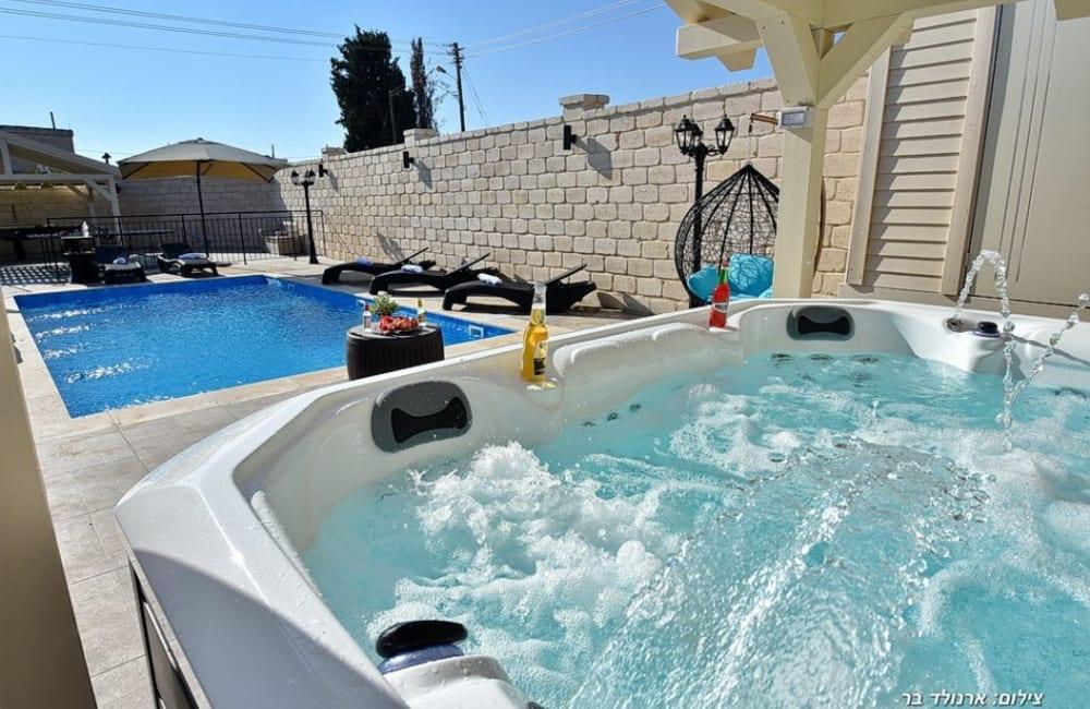 215007 חצר ובריכה, אחוזת אמור, וילה  בספסופה וילות - Vila