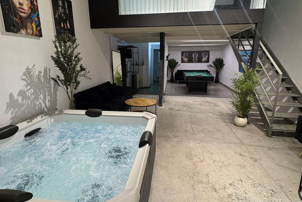 215083 מתחם פנימי, וילה אושן פלור - Ocean floor TLV, וילה  בתל אביב וילות - Vila