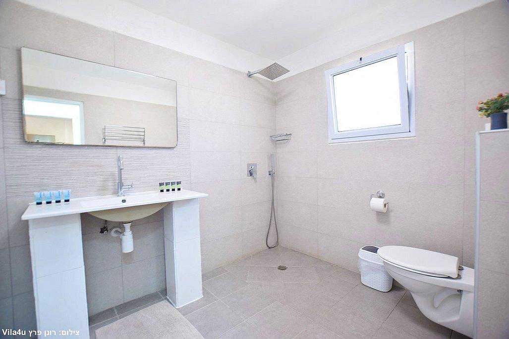 215299 פנים הוילה והחדרים, ויליג' קומפלקס ריזורט, וילה  בניר בנים וילות - Vila