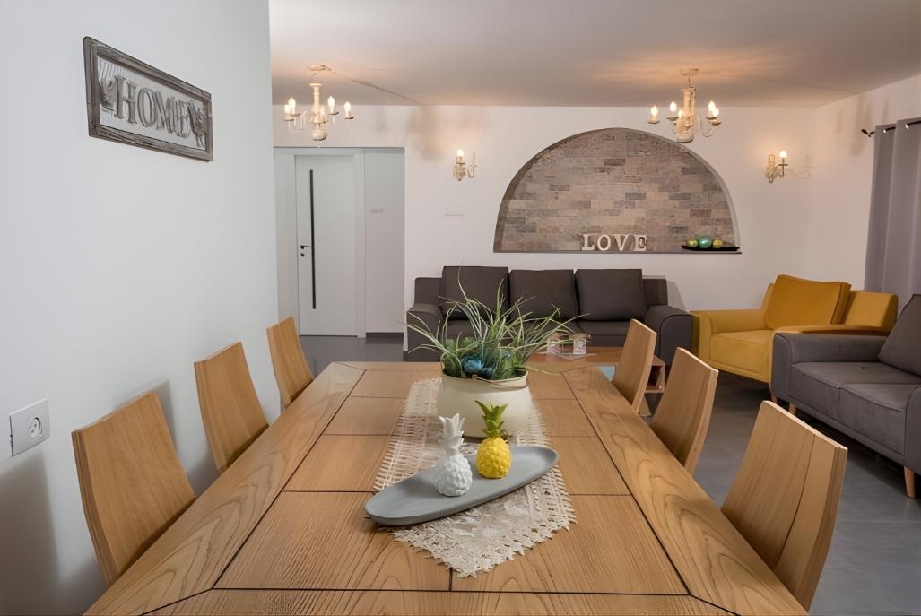 216054 המתחם הפנימי והחדרים, וילה גליו בגליל, וילה  בספסופה וילות - Vila