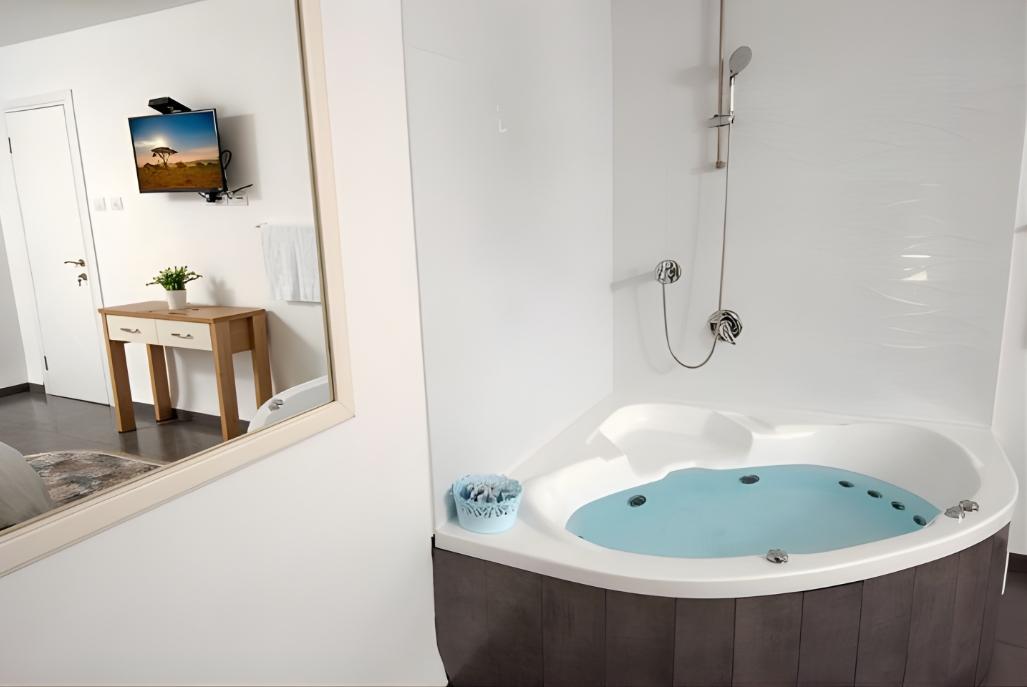 216055 המתחם הפנימי והחדרים, וילה גליו בגליל, וילה  בספסופה וילות - Vila