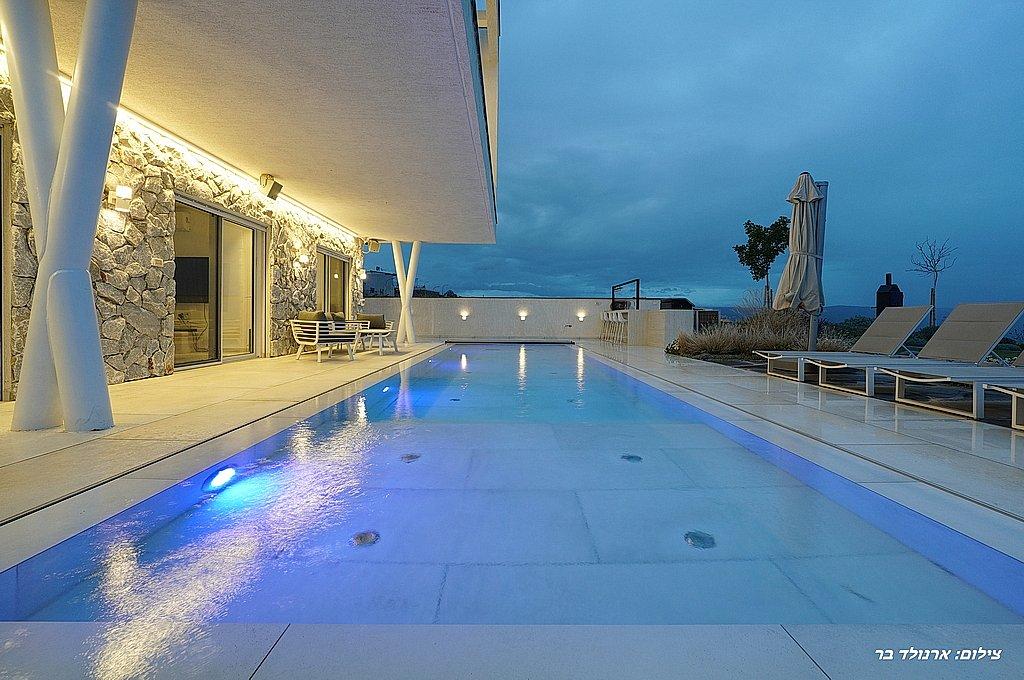 216281 סאן ריזורט - המתחם החיצוני בערב, סאן ריזורט, וילה  באמנון וילות - Vila