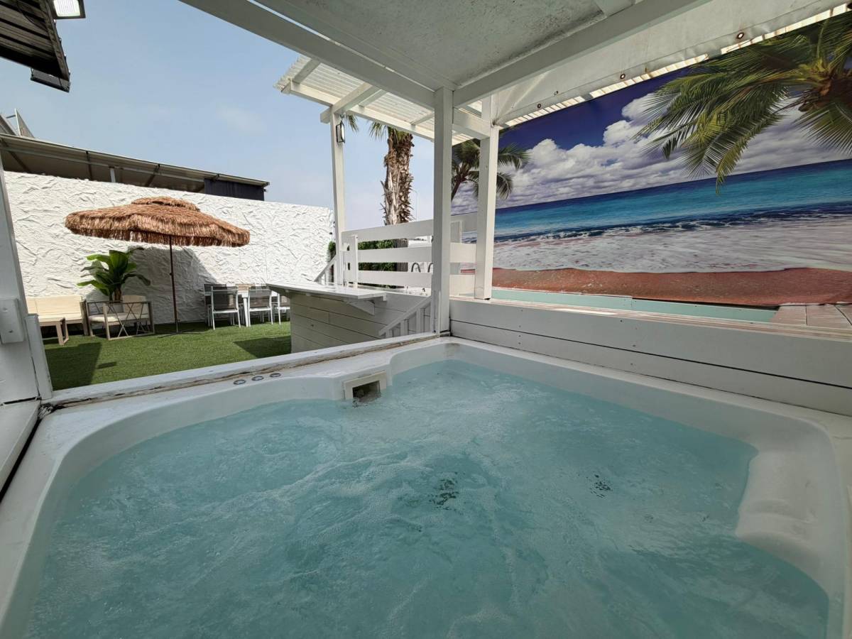 217210 המתחם החיצוני, וילה אופוריה, וילה  באור עקיבא וילות - Vila