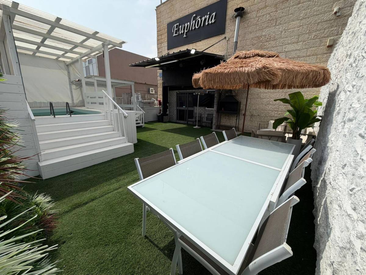 217215 המתחם החיצוני, וילה אופוריה, וילה  באור עקיבא וילות - Vila