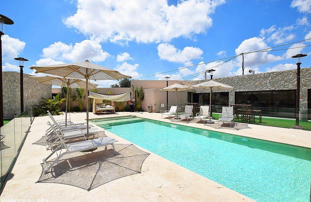 225222 מתחם החצר והבריכה, סהרה ריזורט - Sahara resort, וילה  בירכא וילות - Vila