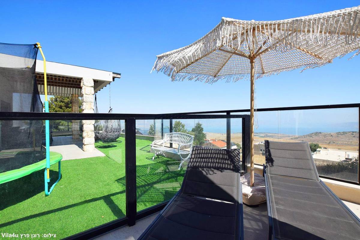 225828 מתחם הבריכה והג'קוזי, וילה נוף כנרת - Villa Nofe Kinneret, וילה  בנוף כנרת וילות - Vila