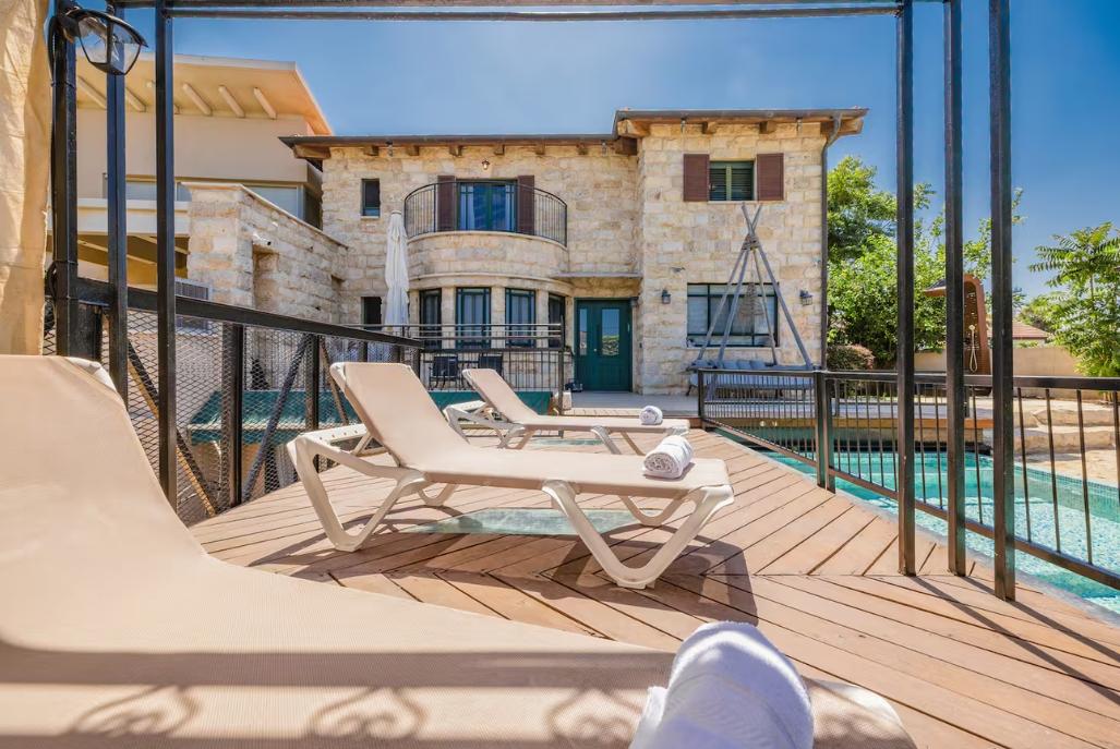 229583 מתחם הבריכה, אחוזת בלו ביי נתניה - Blue Bay Mansion, וילה  בנתניה וילות - Vila