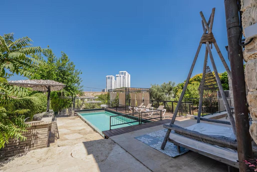 229584 מתחם הבריכה, אחוזת בלו ביי נתניה - Blue Bay Mansion, וילה  בנתניה וילות - Vila