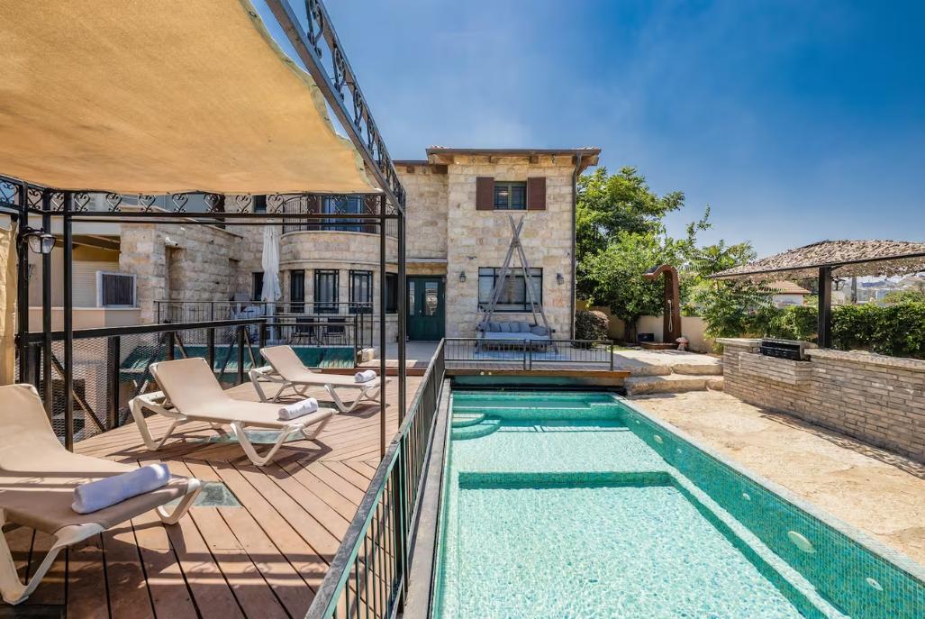 229591 מתחם הבריכה, אחוזת בלו ביי נתניה - Blue Bay Mansion, וילה  בנתניה וילות - Vila