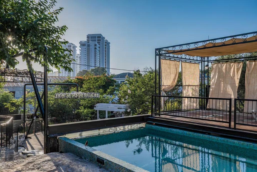 229592 מתחם הבריכה, אחוזת בלו ביי נתניה - Blue Bay Mansion, וילה  בנתניה וילות - Vila