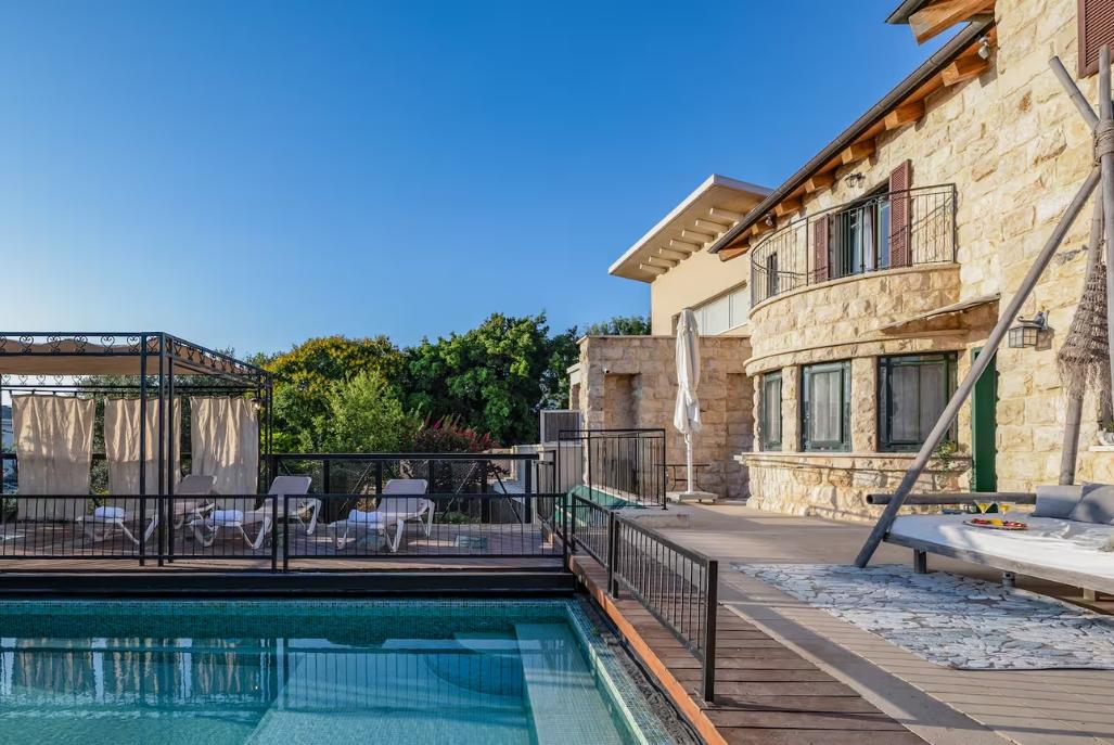 229595 מתחם הבריכה, אחוזת בלו ביי נתניה - Blue Bay Mansion, וילה  בנתניה וילות - Vila