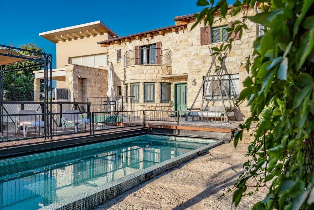 229596 מתחם הבריכה, אחוזת בלו ביי נתניה - Blue Bay Mansion, וילה  בנתניה וילות - Vila