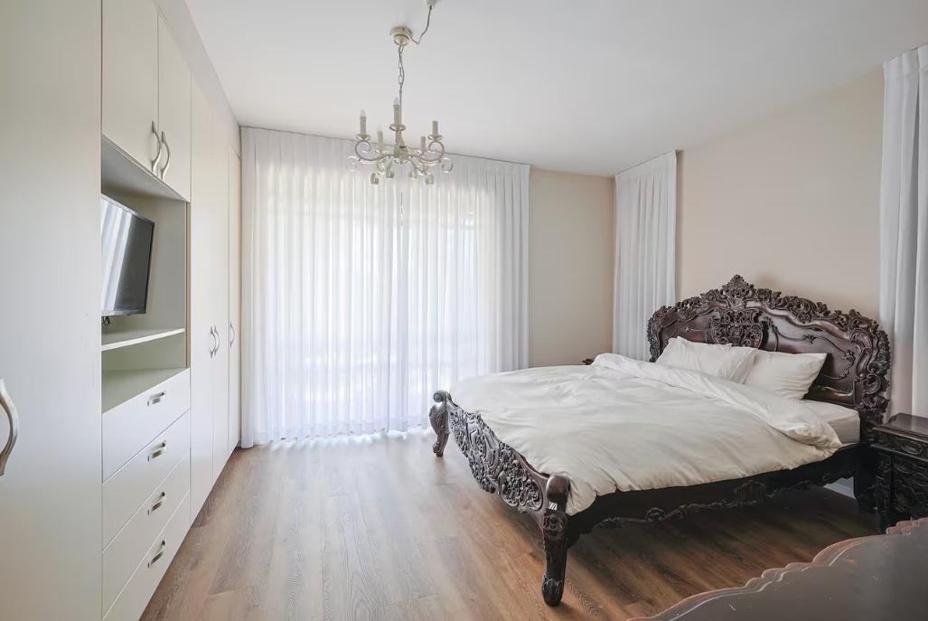 229617 חדרי השינה והרחצה, אחוזת בלו ביי נתניה - Blue Bay Mansion, וילה  בנתניה וילות - Vila