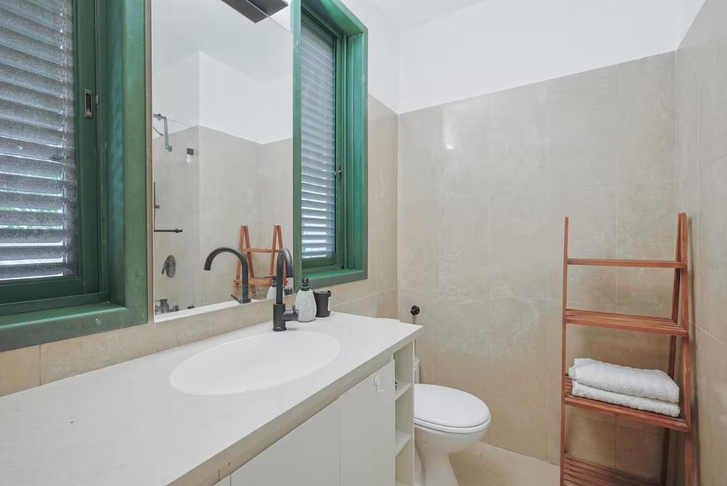 229624 חדרי השינה והרחצה, אחוזת בלו ביי נתניה - Blue Bay Mansion, וילה  בנתניה וילות - Vila