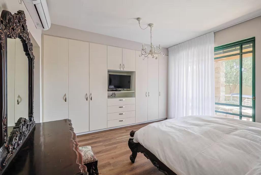 229625 חדרי השינה והרחצה, אחוזת בלו ביי נתניה - Blue Bay Mansion, וילה  בנתניה וילות - Vila
