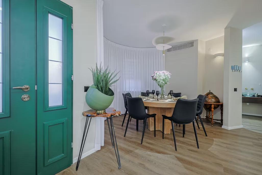 229639 הסלון ופינת אוכל, אחוזת בלו ביי נתניה - Blue Bay Mansion, וילה  בנתניה וילות - Vila