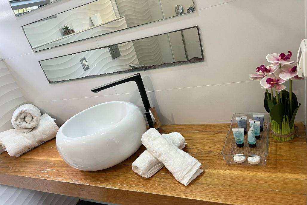 233098 פנים הסוויטות, שירת הכנרת, וילה  במושבה כנרת וילות - Vila