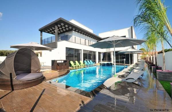 וילה גרנד רויאל- בריכה וגקוזי במתחם מקורה וילה גרנד רויאל- בריכה וגקוזי במתחם מקורה